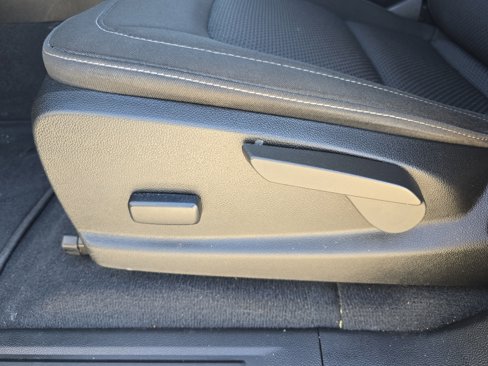 Used 2022 Chevrolet Colorado LT w/ LT Convenience Package image 18