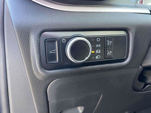 Used 2023 Ford Explorer XLT image 14