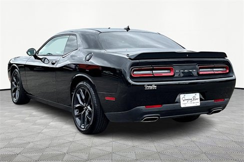 Used 2019 Dodge Challenger SXT w/ Driver Convenience Group image 4