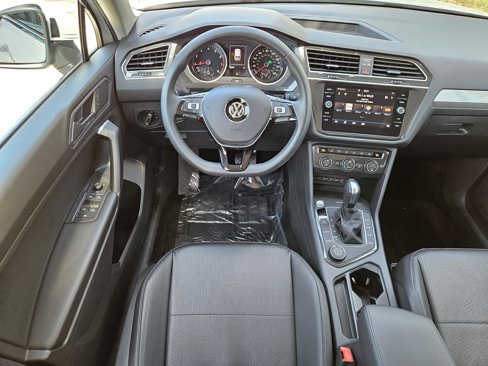 Used 2020 Volkswagen Tiguan SE w/ Panoramic Sunroof Package image 14