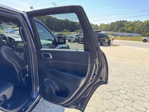 Used 2018 Jeep Grand Cherokee Altitude image 16