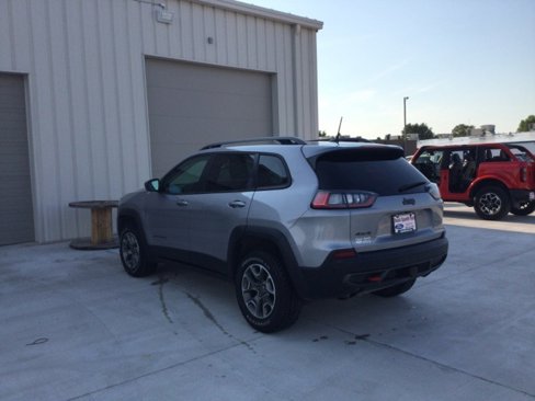 Used 2020 Jeep Cherokee Trailhawk w/ Cold Weather Group image 4