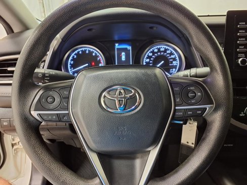 Used 2021 Toyota Camry LE image 19