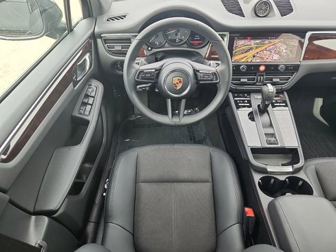 Used 2025 Porsche Macan image 11
