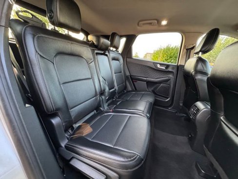 Used 2020 Ford Escape Titanium image 28