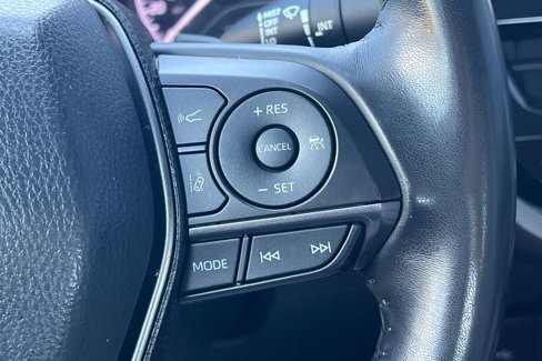 Used 2022 Toyota Camry SE image 38