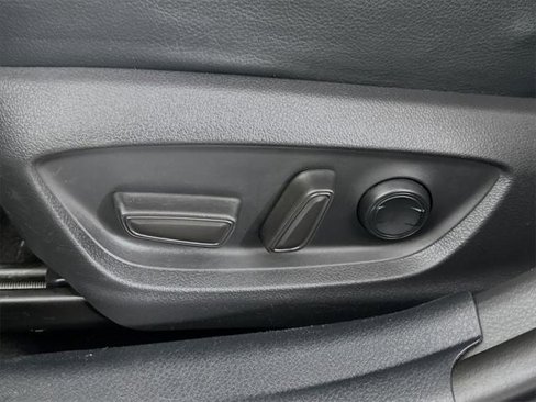 Certified 2020 Toyota Camry SE image 19