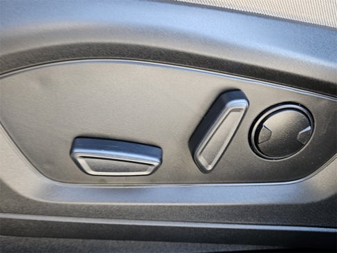 Used 2020 Ford Explorer XLT image 25
