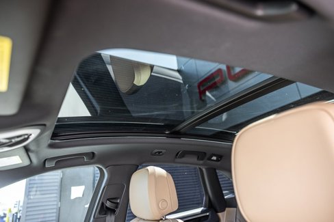 Certified 2025 Porsche Macan image 18
