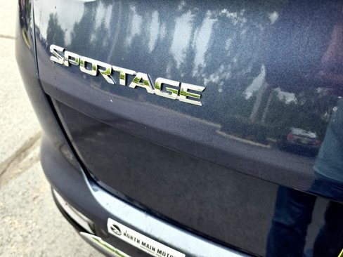 Used 2021 Kia Sportage LX image 7
