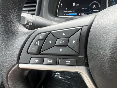Used 2025 Nissan Leaf S image 14