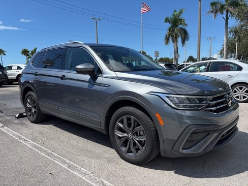 Certified 2023 Volkswagen Tiguan SE w/ Panoramic Sunroof Package image 2