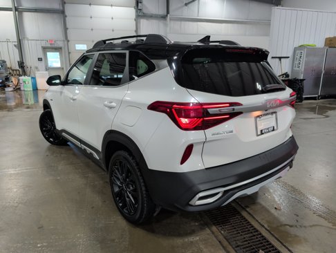 Used 2022 Kia Seltos Nightfall Edition image 4