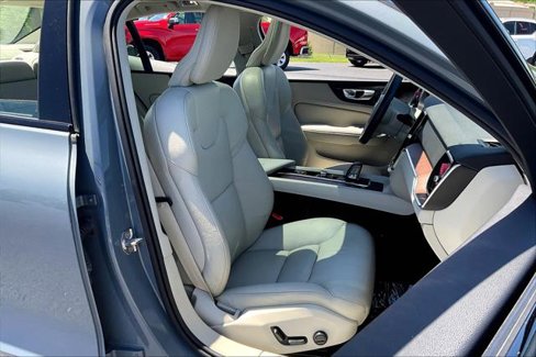 Used 2022 Volvo S60 B5 Momentum image 25