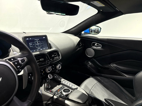 Used 2021 Aston Martin V8 Vantage Roadster image 41