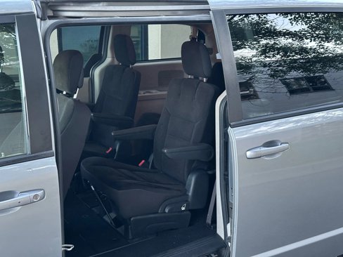 Used 2018 Dodge Grand Caravan SE image 17