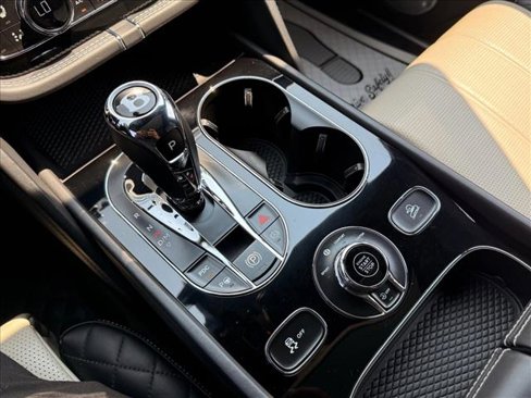Used 2018 Bentley Bentayga image 26