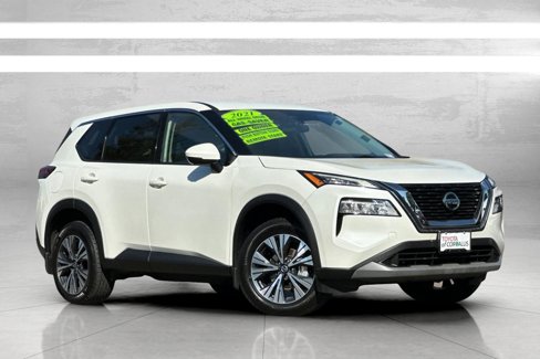 Used 2021 Nissan Rogue SV image 2