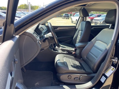 Used 2018 Volkswagen Passat 2.0T SE image 10