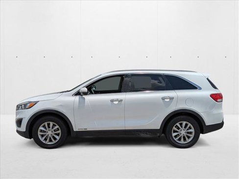 Used 2017 Kia Sorento LX image 8