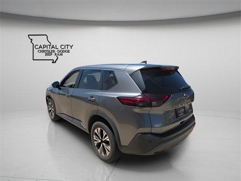 Used 2022 Nissan Rogue SV image 5