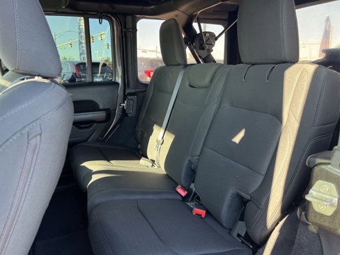 Used 2020 Jeep Wrangler Unlimited Sahara image 24