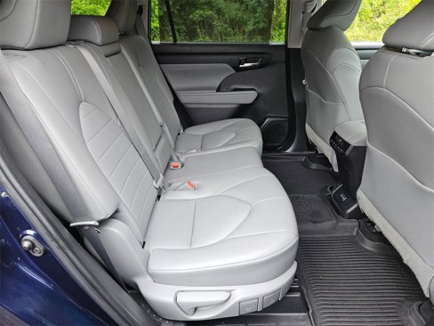 Used 2022 Toyota Highlander XLE image 25