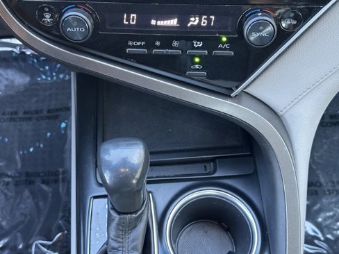 Used 2018 Toyota Camry XLE image 17