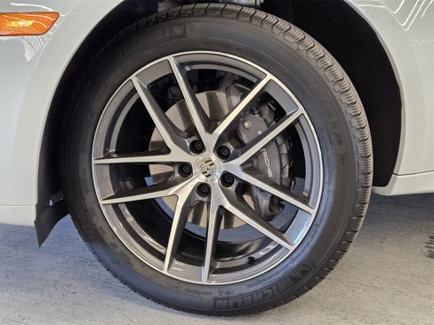 Certified 2025 Porsche Macan image 23