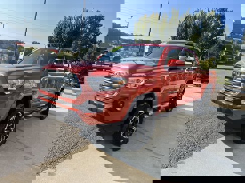 Used 2017 Toyota Tacoma SR5 image 4