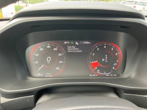 Used 2021 Volvo XC40 T5 R-Design w/ Advanced Package image 24