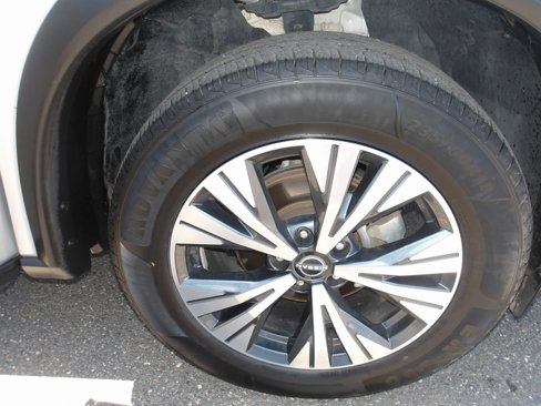 Used 2023 Nissan Rogue SV image 10