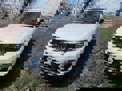 New 2025 Jeep Grand Cherokee Limited w/ Trailer Tow Package image 4