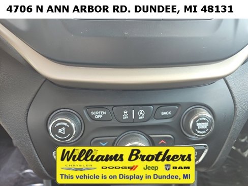 Used 2017 Jeep Cherokee Latitude w/ Cold Weather Group image 18
