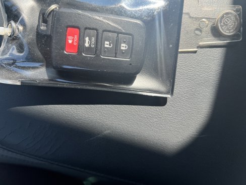 Used 2018 Toyota Avalon Limited image 36