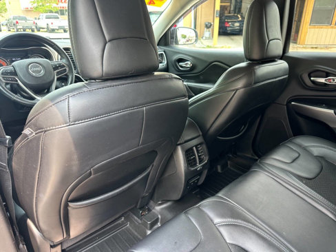 Used 2019 Jeep Cherokee Latitude Plus w/ Cold Weather Group image 10