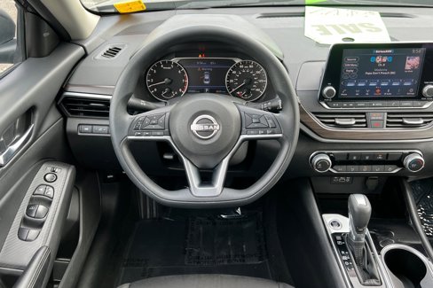 Used 2024 Nissan Altima 2.5 SV image 11