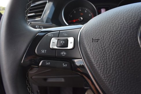 Used 2021 Volkswagen Tiguan SE image 21