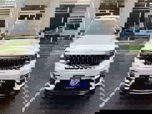 New 2023 Jeep Grand Cherokee 4WD 4xe w/ Luxury Tech Group II image 2