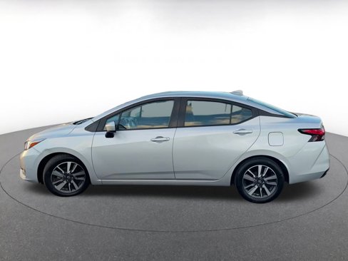 Used 2023 Nissan Versa SV image 9