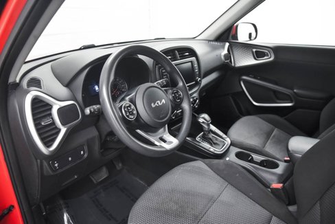 Used 2022 Kia Soul LX image 9