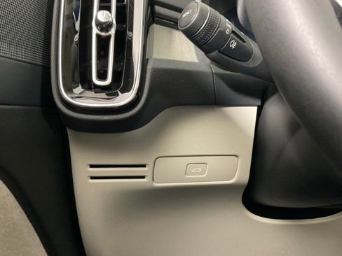 New 2025 Volvo XC40 B5 Plus w/ Protection Package Premier image 28