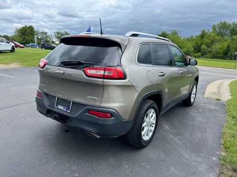 Used 2016 Jeep Cherokee Latitude w/ Safety/Convenience Group image 7