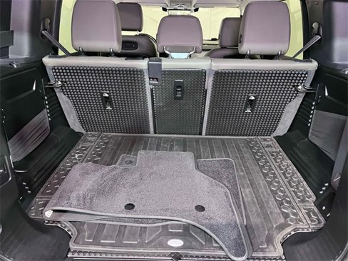Used 2020 Land Rover Defender 110 First Edition image 22