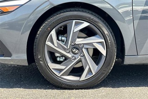 Used 2025 Hyundai Elantra Sport image 26