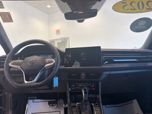 Used 2025 Volkswagen Jetta Sport image 14