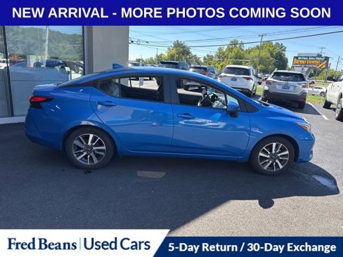 Used 2023 Nissan Versa SV image 4