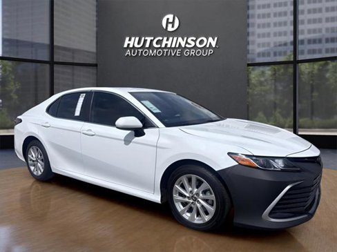 Certified 2021 Toyota Camry LE image 1
