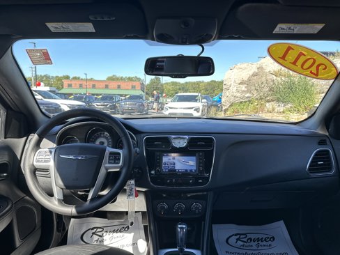 Used 2011 Chrysler 200 Limited image 12