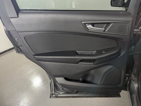 Used 2018 Ford Edge SE image 21